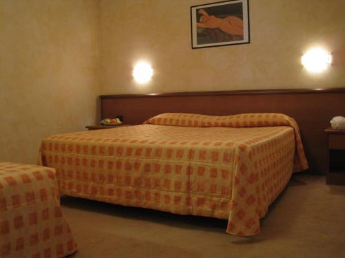 Hotel Italia การ์มาโญลา ภายนอก รูปภาพ