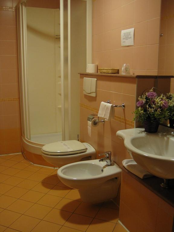 Hotel Italia การ์มาโญลา ห้อง รูปภาพ