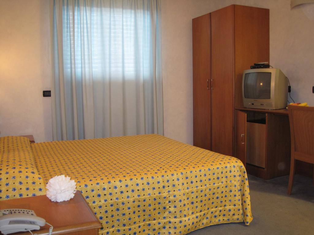 Hotel Italia การ์มาโญลา ห้อง รูปภาพ