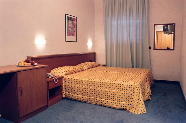 Hotel Italia การ์มาโญลา ห้อง รูปภาพ