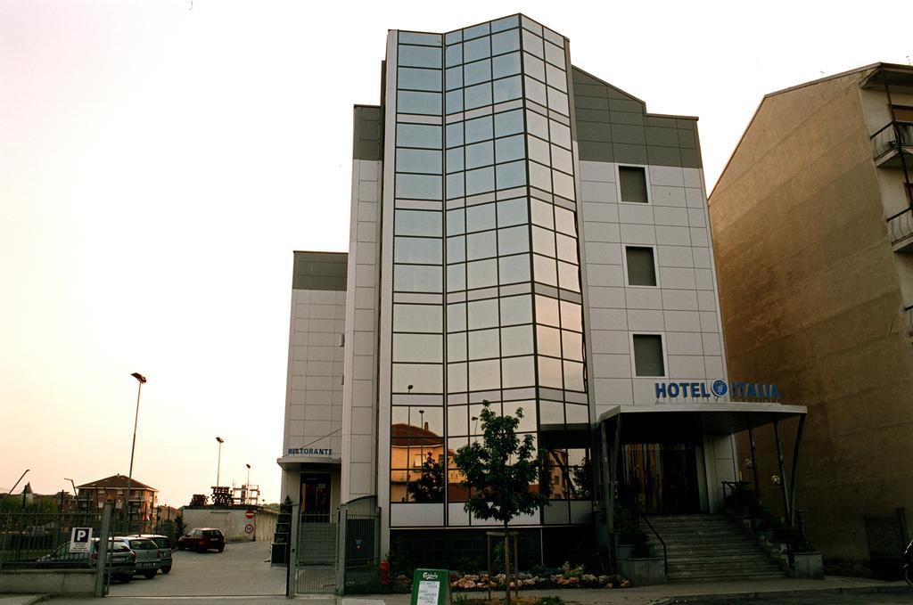 Hotel Italia การ์มาโญลา ภายนอก รูปภาพ