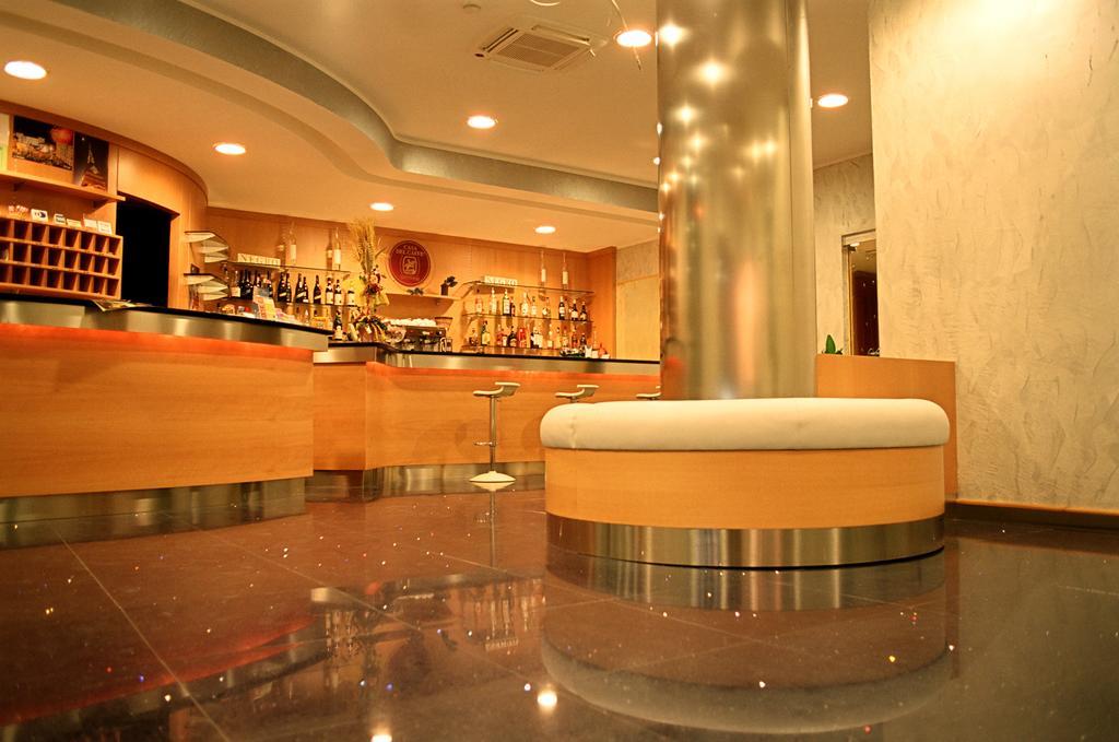 Hotel Italia การ์มาโญลา ภายนอก รูปภาพ