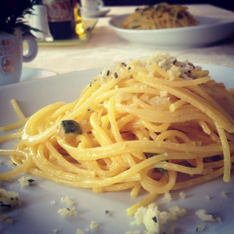 Hotel Italia การ์มาโญลา ภายนอก รูปภาพ